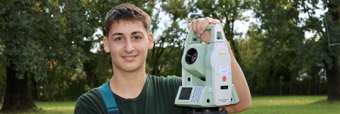 Földmérő, földügyi és térinformatikai technikus